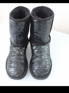 🌟UGG 🌟classic boots in black sequins